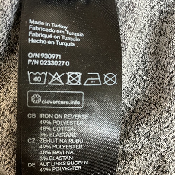 🌻3/$20 Divided by H&M crop top medium “L’amour Toujours” - Picture 5 of 5